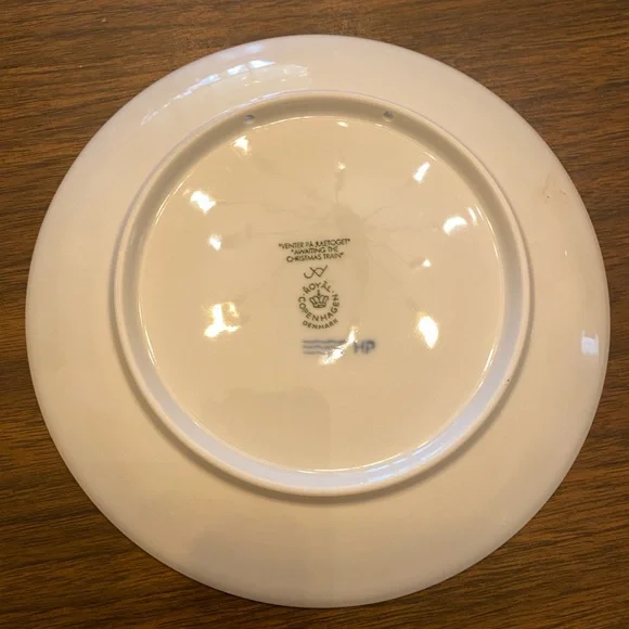 Royal Copenhagen Blue Decorative Plate 2004 - Picture 2 of 2